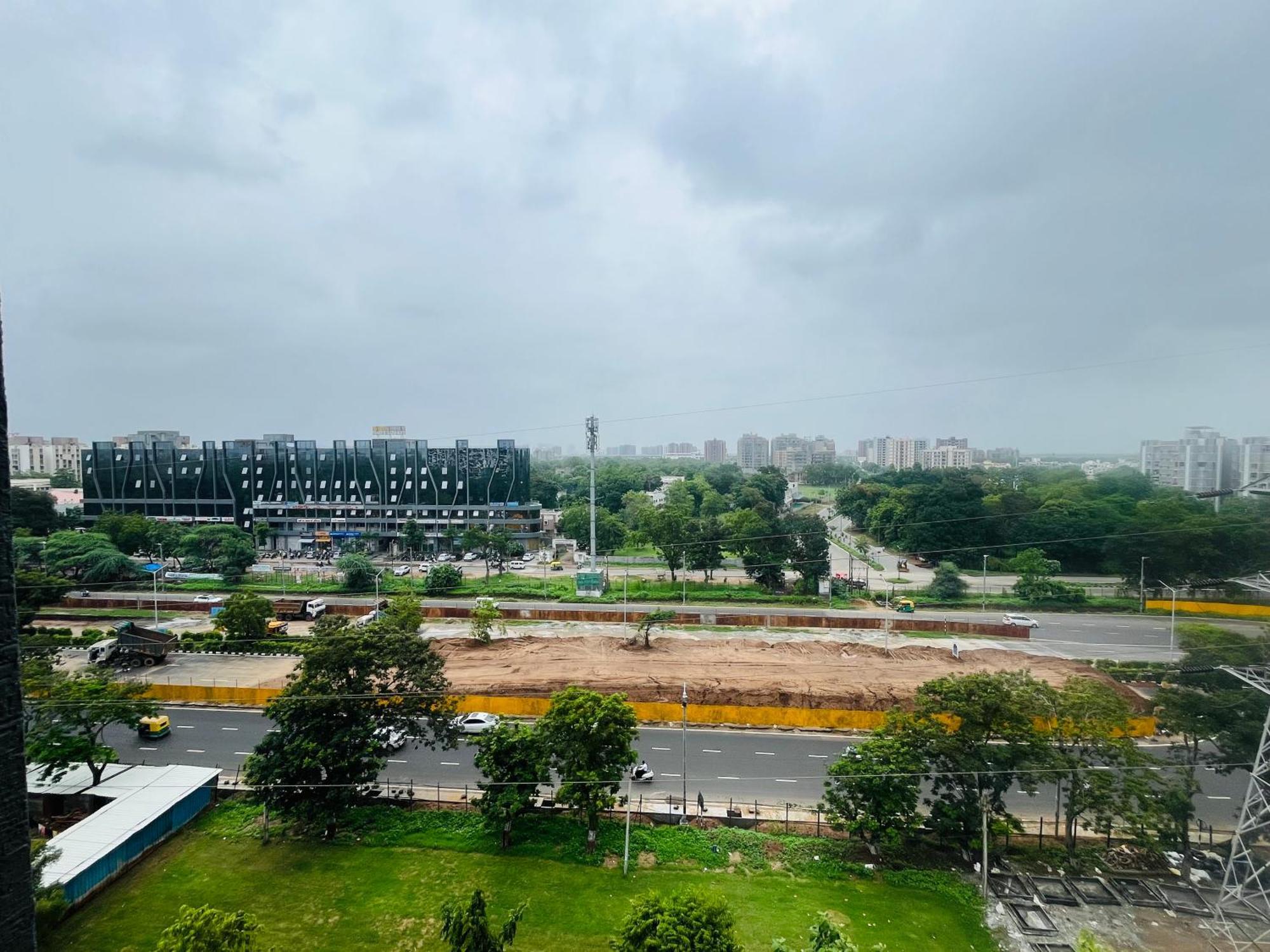 Hotel Royal Empire Gandhinagar Kültér fotó