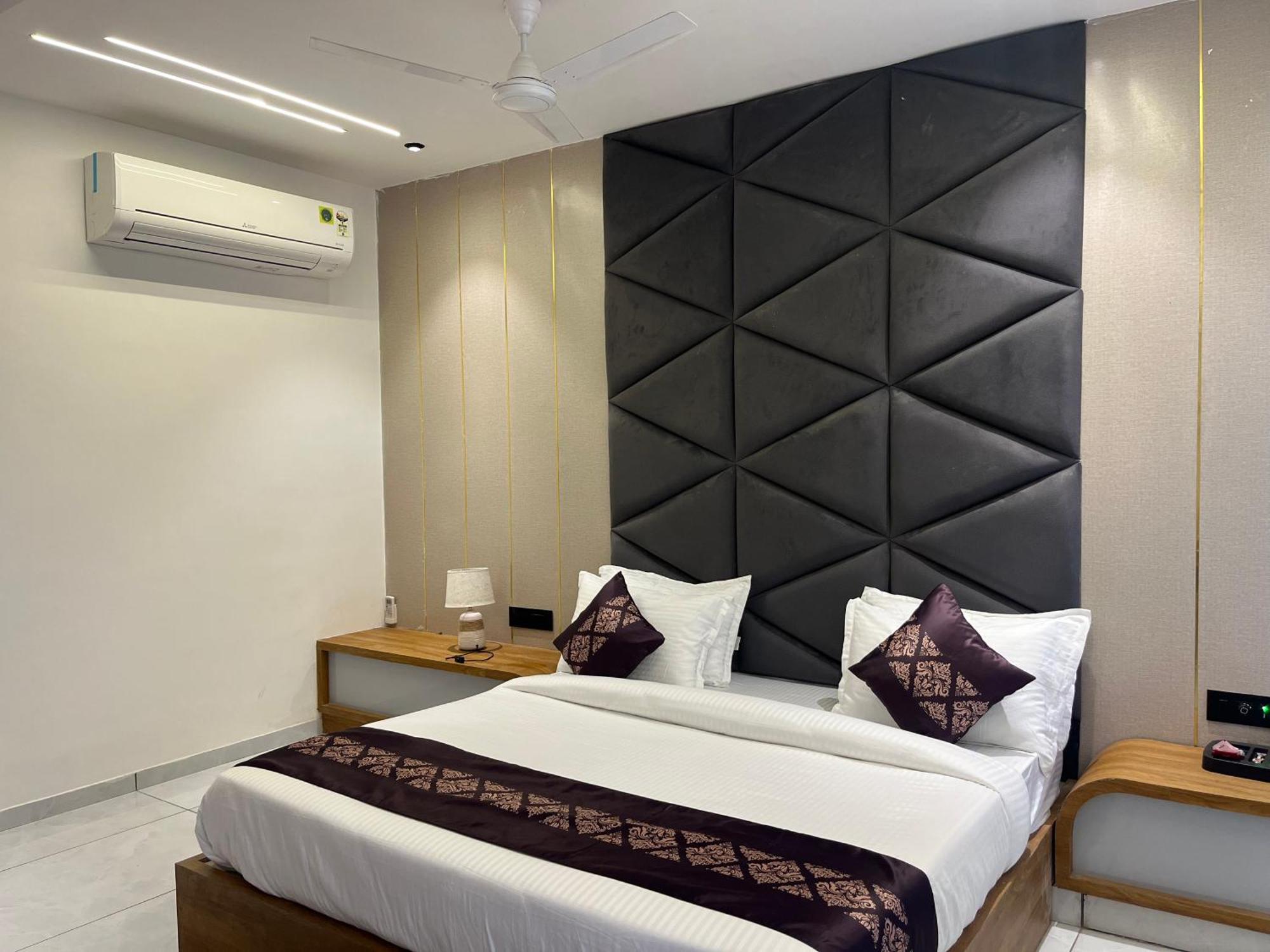 Hotel Royal Empire Gandhinagar Kültér fotó
